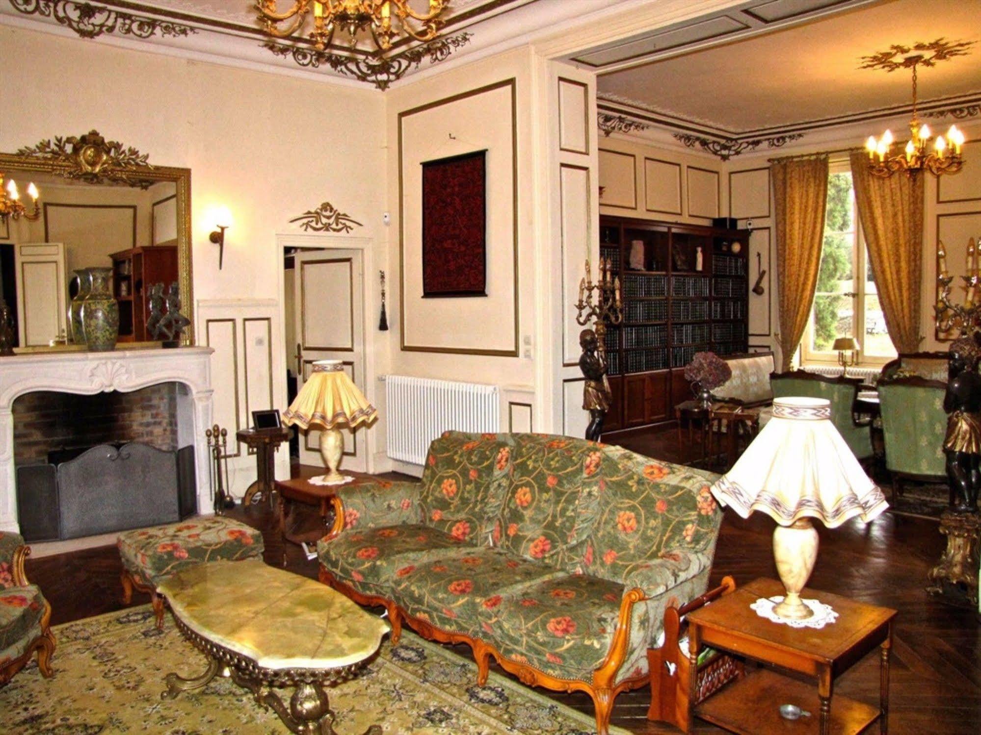 Chateau Les Vallees Tournon-Saint-Pierre Εξωτερικό φωτογραφία